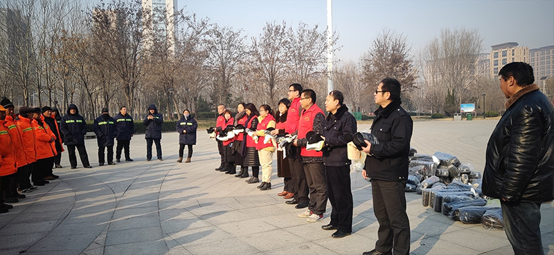 臘八節(jié)慰問環(huán)衛(wèi)工人恒升紙制品送溫情活動(dòng)