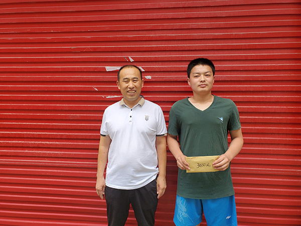 恒升紙制品資助貧困學生