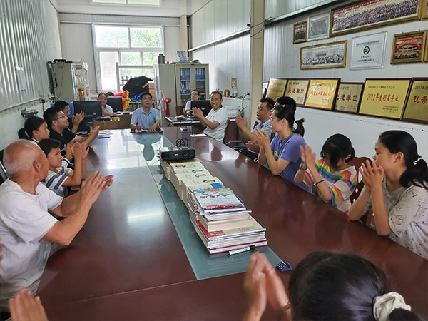 恒升紙制品資助貧困學生