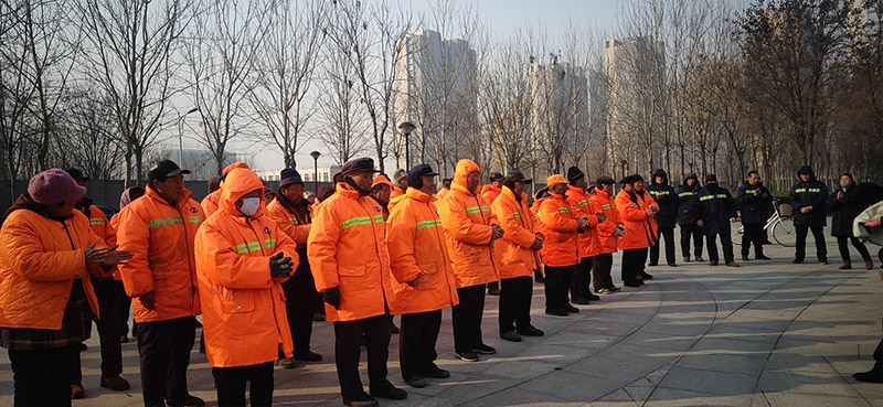 臘八節(jié)慰問環(huán)衛(wèi)工人恒升紙制品送溫情活動(dòng)