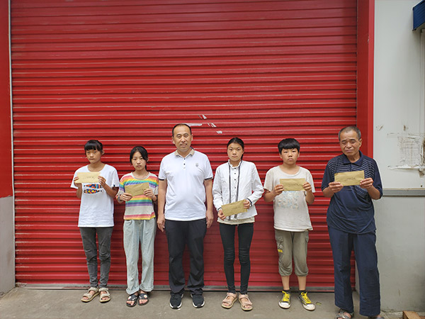 恒升紙制品資助貧困學生